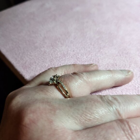 Elegant Gold 10k Women's Ring - Picture 8 of 10